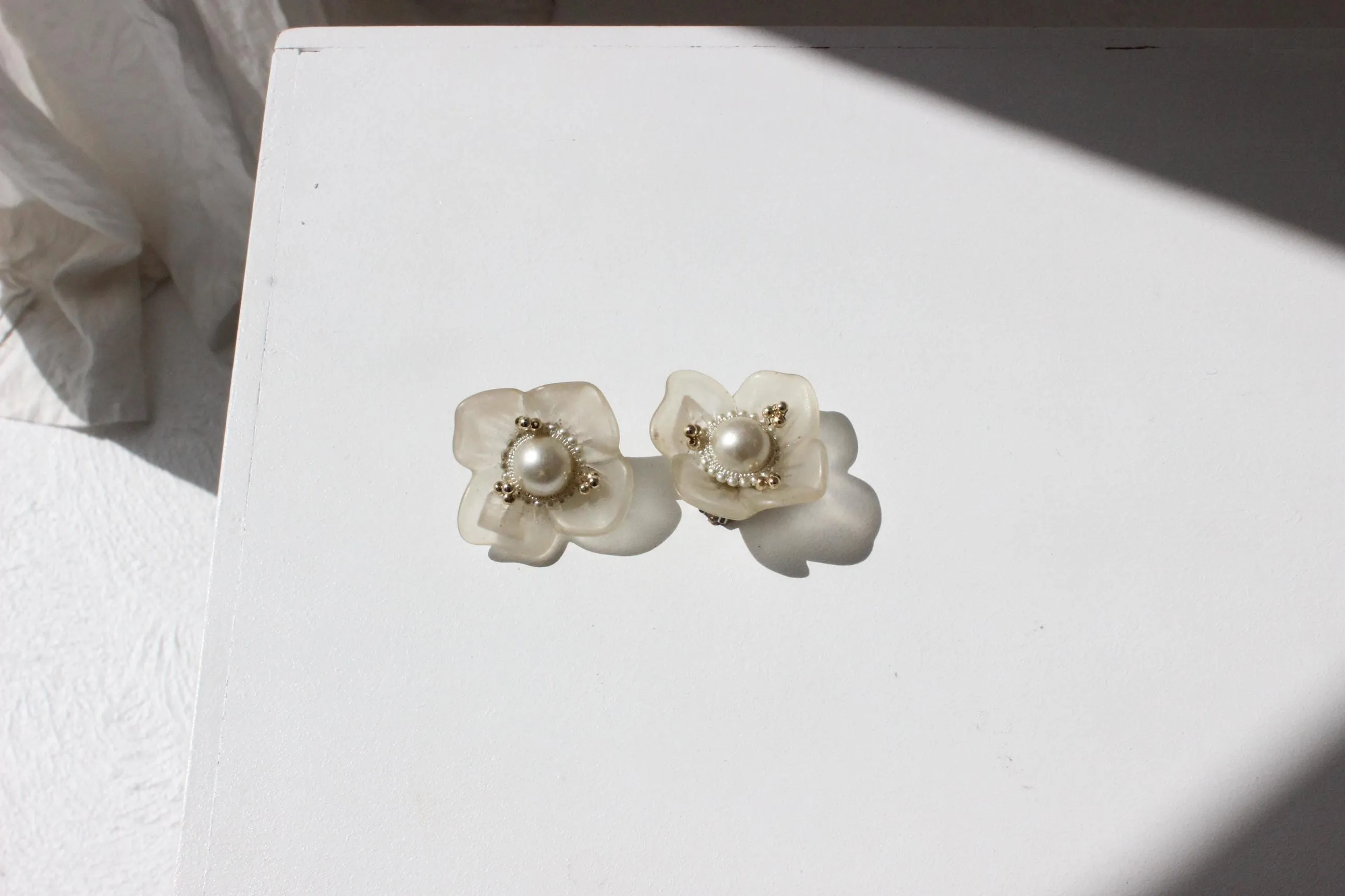 60s Frosted Resin & Pearl Flower Clip On Earrings