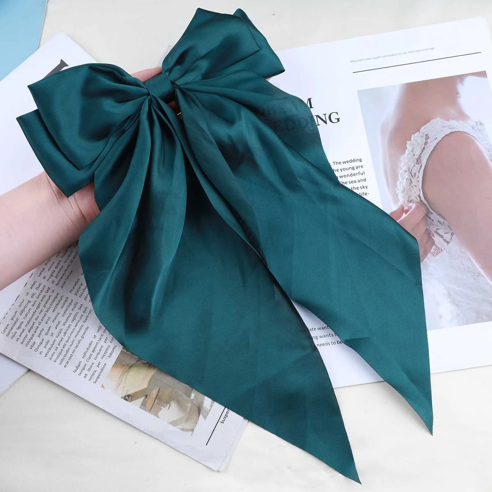 Andelaisi Vintage Silk Bow Hair Clips Green Bowknot Hair Barrettes Long Tail Silk Bow Hair Clip Barrette Large Bow Hair Accessories French Bowknot Clip Headpiece for Women and Girls Headdress (Green)