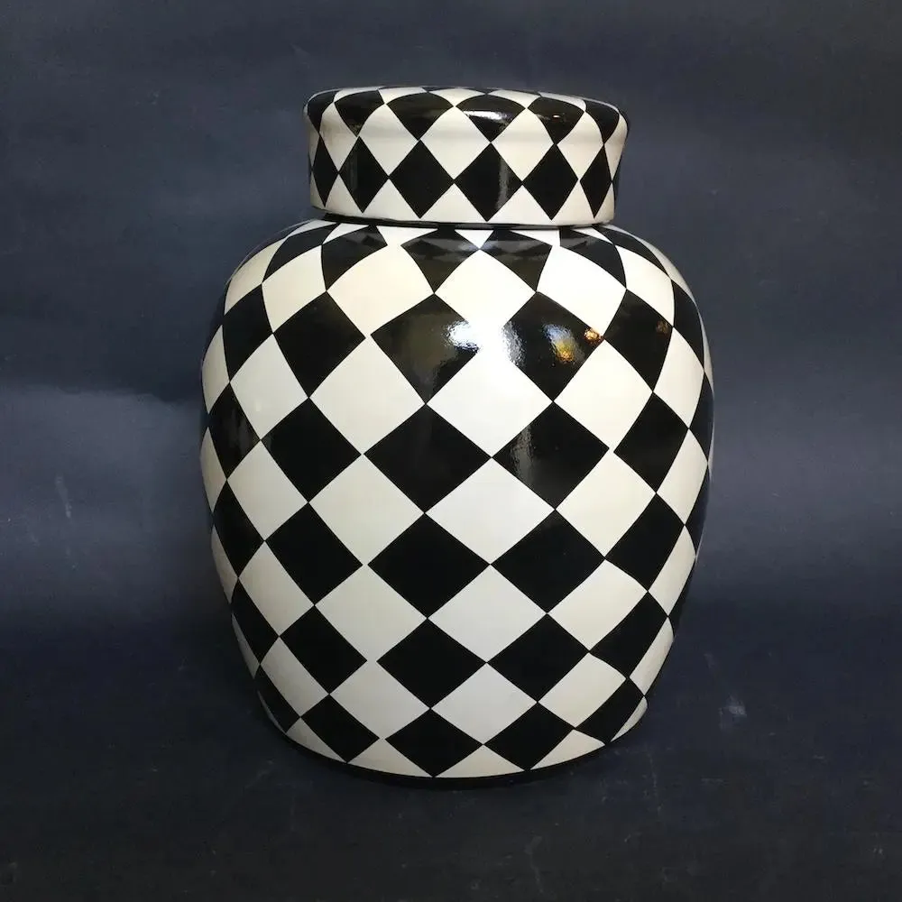 Dama Chinese Vase - Black and white checkered ceramic vase with lid