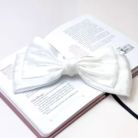 Feelin' Flirty Silk Bow Hair Clip in White