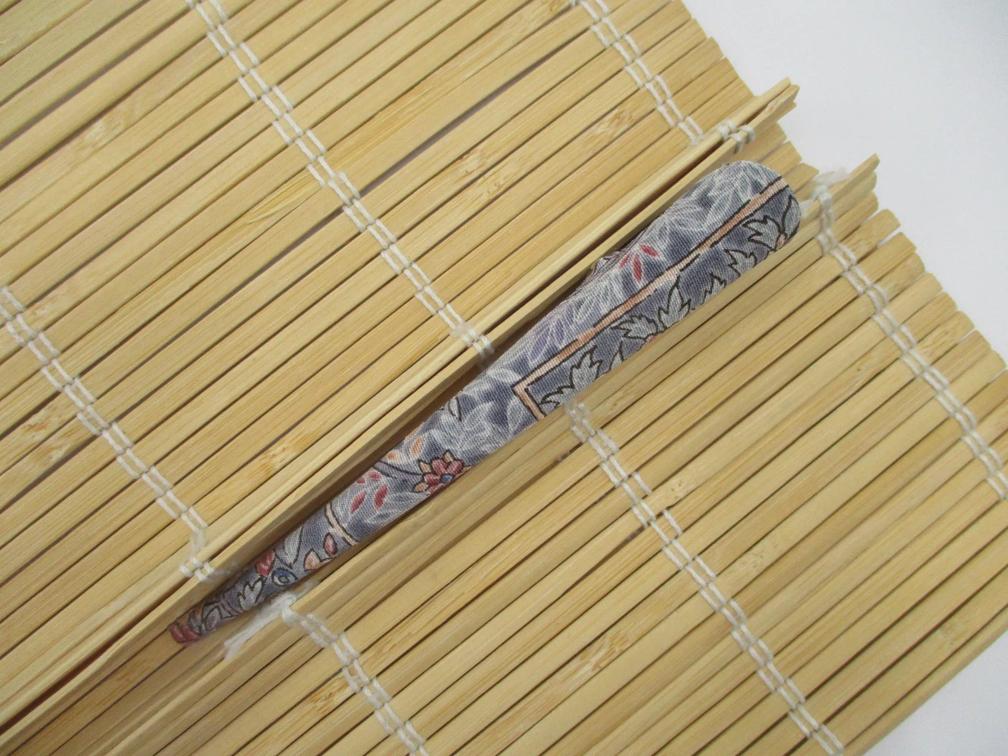 Floral Elegant Japanese Kimono Fabric Alligator Hair Clip Gray Ship from USA
