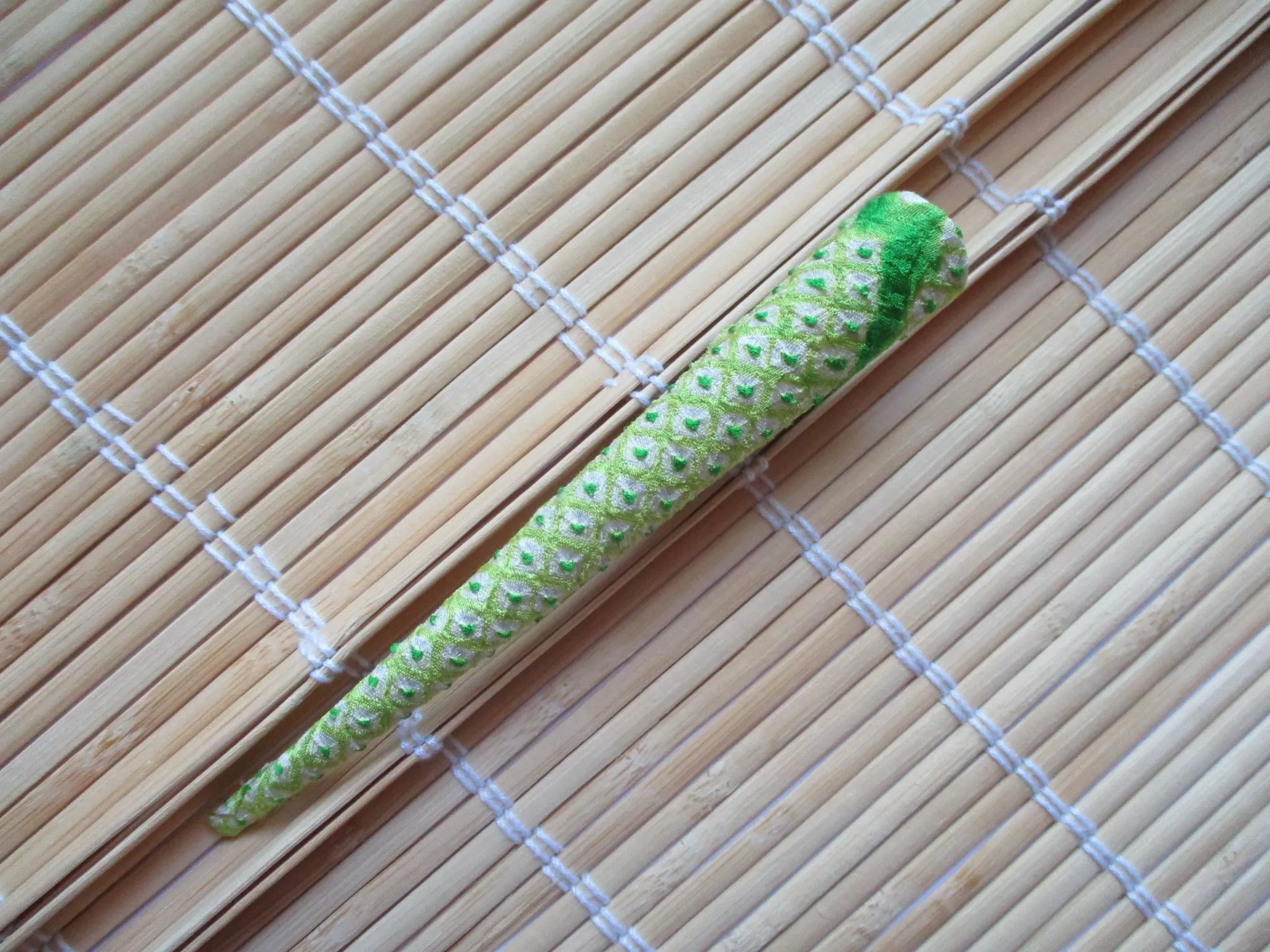 Green Japanees Kimono Beak Clip
