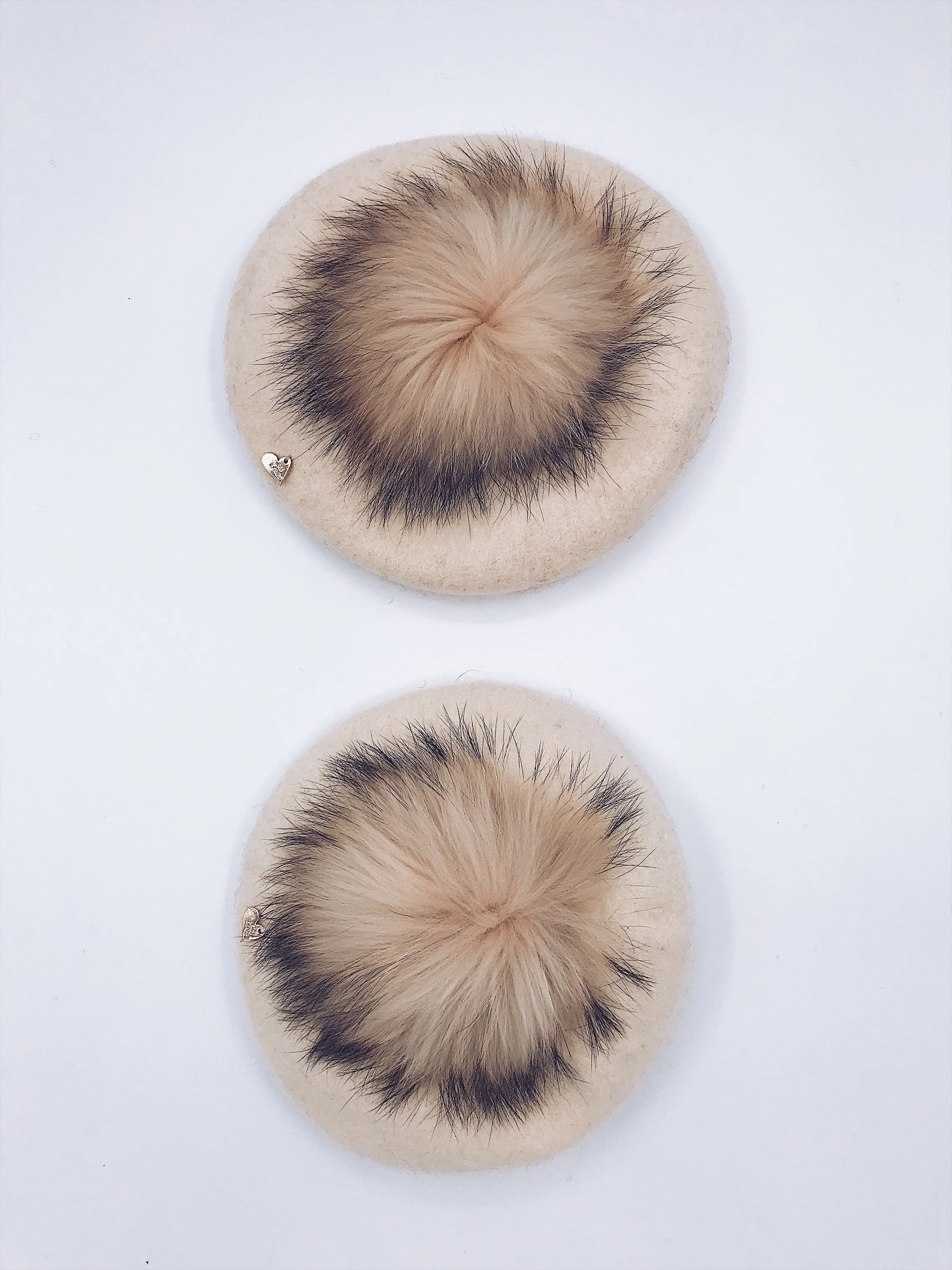 MI LOVES SIGNATURE WOOL BERETS WITH POMPOM(1 Beret)