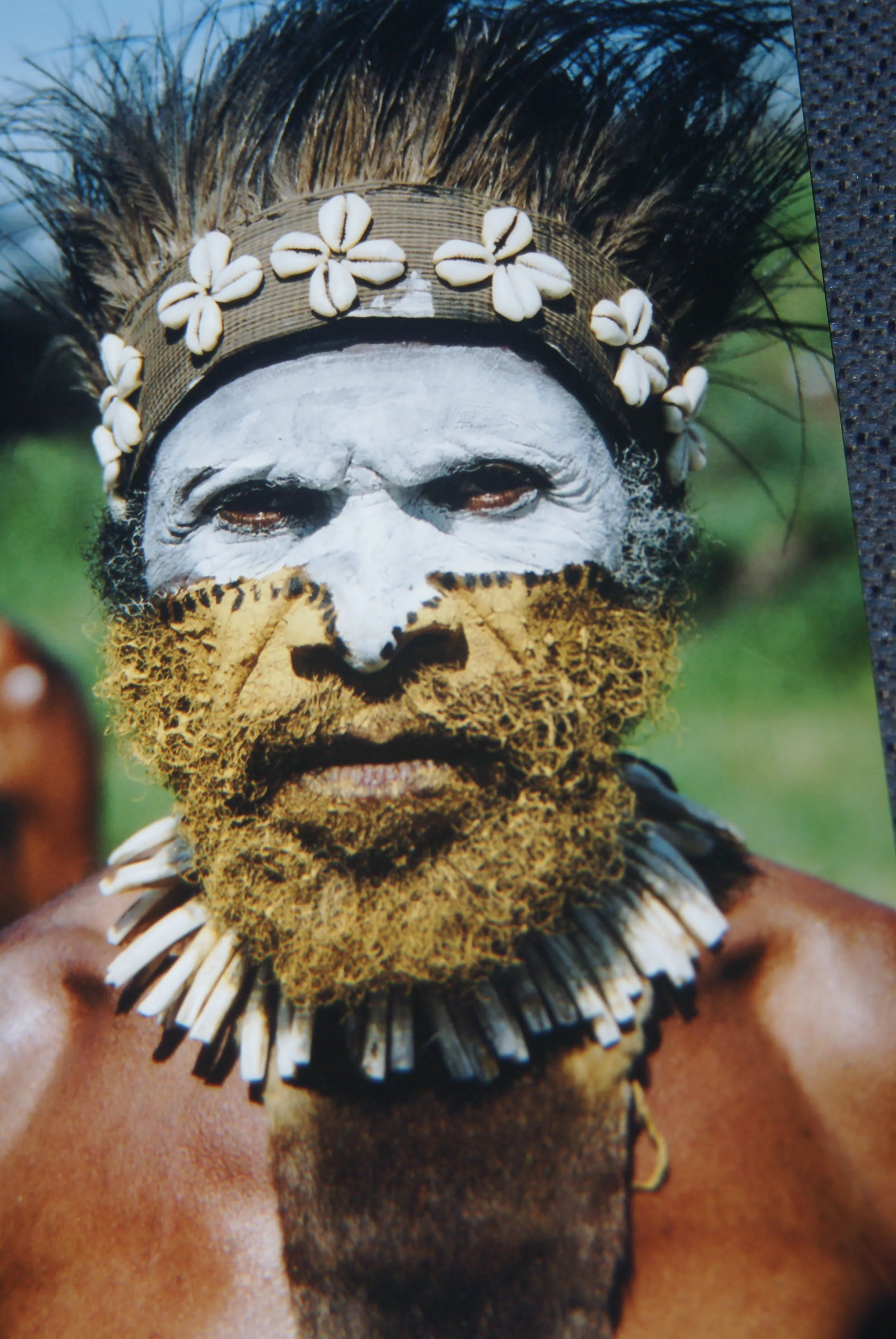 RARE UNIQUE AUTHENTIC COLORFUL FOLK ART PAINTING TRIBAL WARRIOR FROM PAPUA NEW GUINEA ARTIST FRAMED IN SIGNED HAND PAINTED FRAME TO MATCH THE ART WITHIN 29 1/4” X 23 3/4” DFP7 DESIGNER COLLECTOR WALL ART